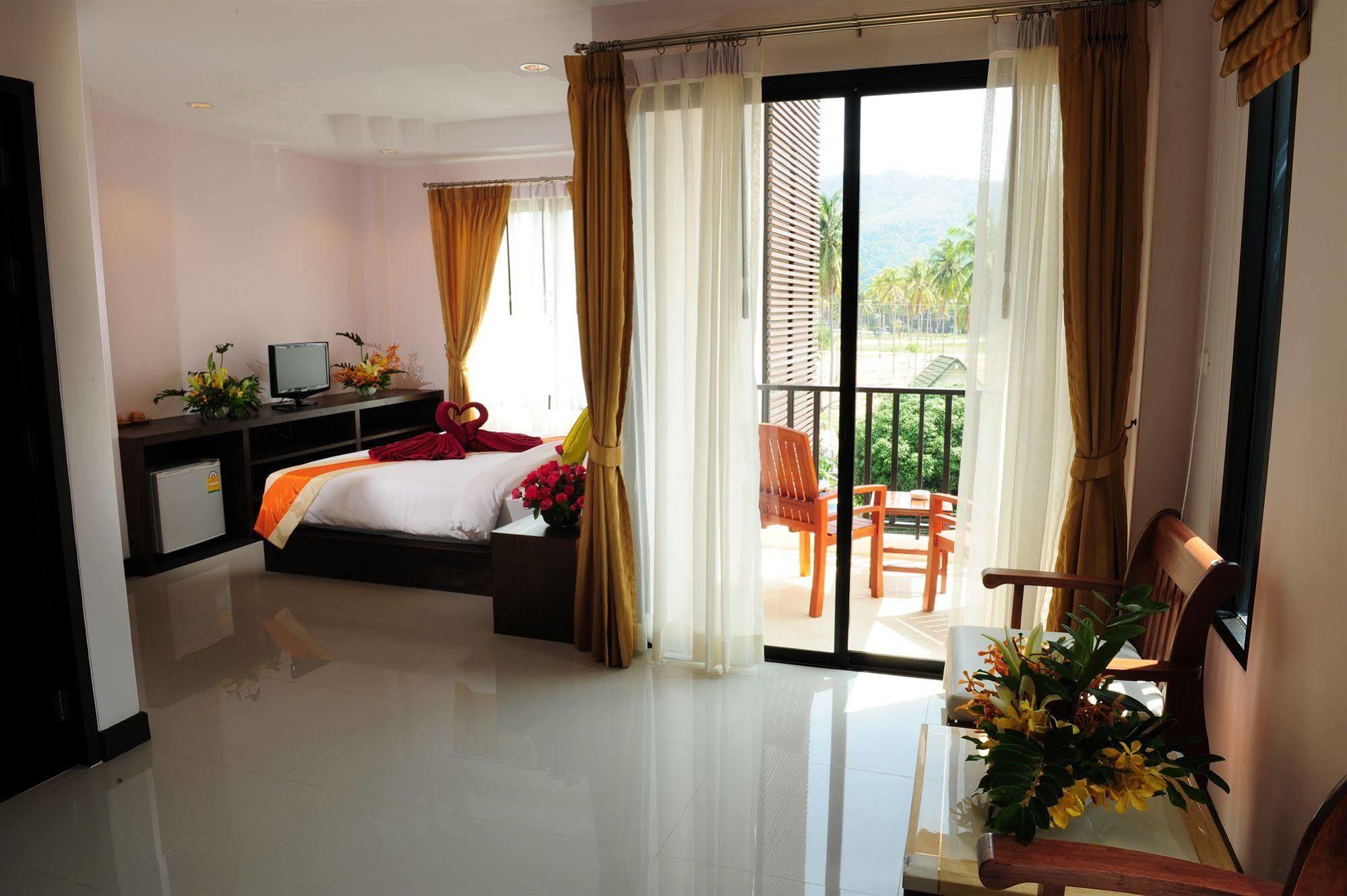 โรงเเรม ไอซ์ กมลา บีช Hotel หาดกมลา ภายนอก รูปภาพ